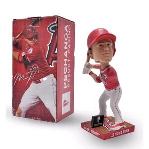 2016 MVP Angels #27 Mike Trout Bobblehead 1 of 3 with bat included
